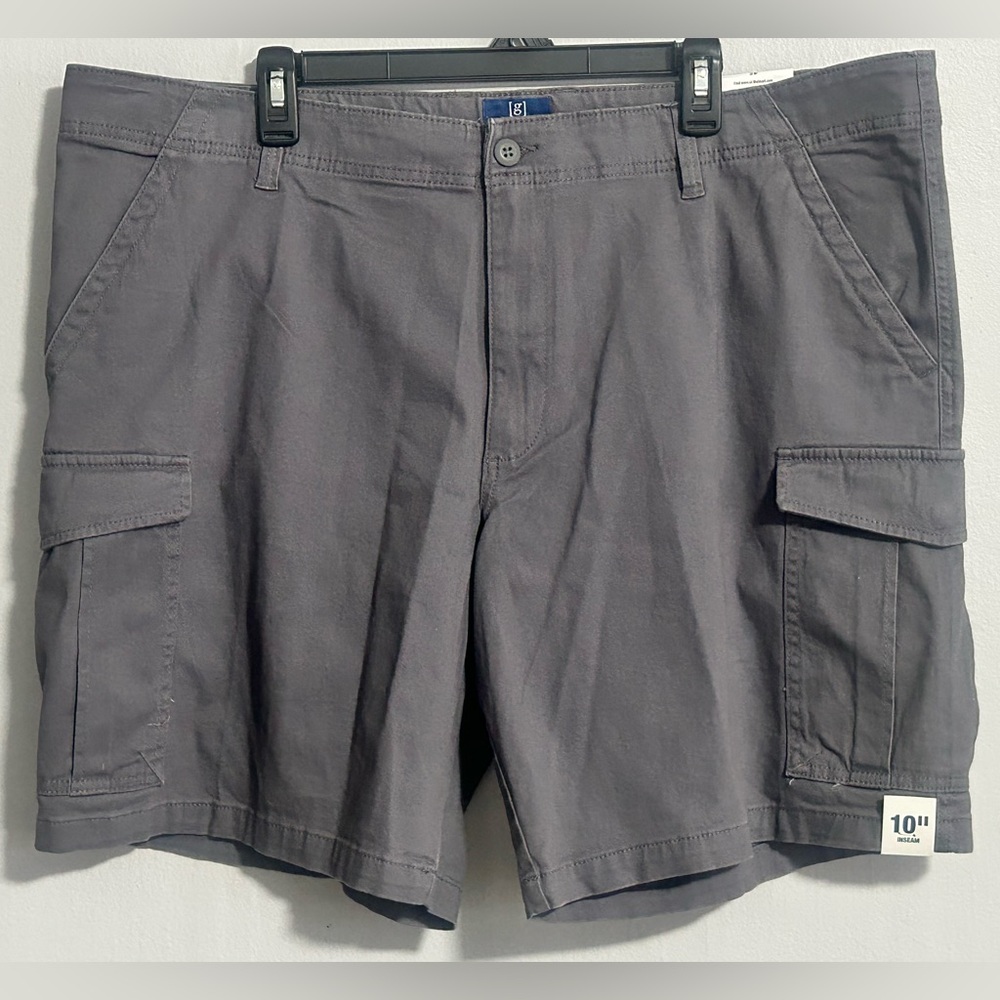 Men's Charcoal Gray Cargo Shorts - 10" Inseam
Size. 42